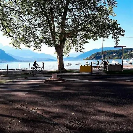 55 M²/ Chez Lorette/ 250m Lake/ Private Parking Apartament