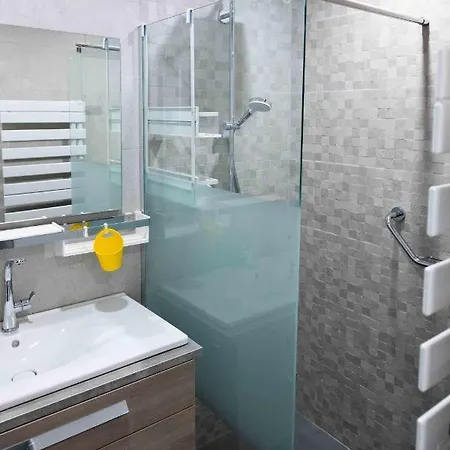 Apartament 55 M²/ Chez Lorette/ 250m Lake/ Private Parking *