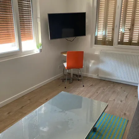 55 M²/ Chez Lorette/ 250m Lake/ Private Parking Apartment *